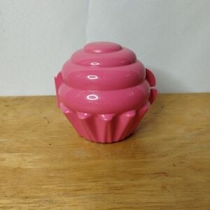 New pink Tupperware kids cupcake keeper for school lunch or travel